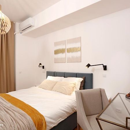Old Fancy 2Br Pipera Apartment Voluntari エクステリア 写真